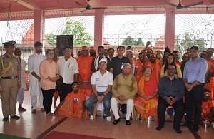 The Governor of Arunachal Pradesh Shri P.B. Acharya and States First Lady Smt Kavita Acharya in the Shiv Temple at Tezu on 6th August2017. 